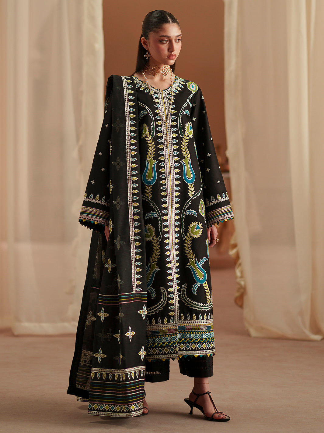 D-118-B | 3 PC Luxury Lawn