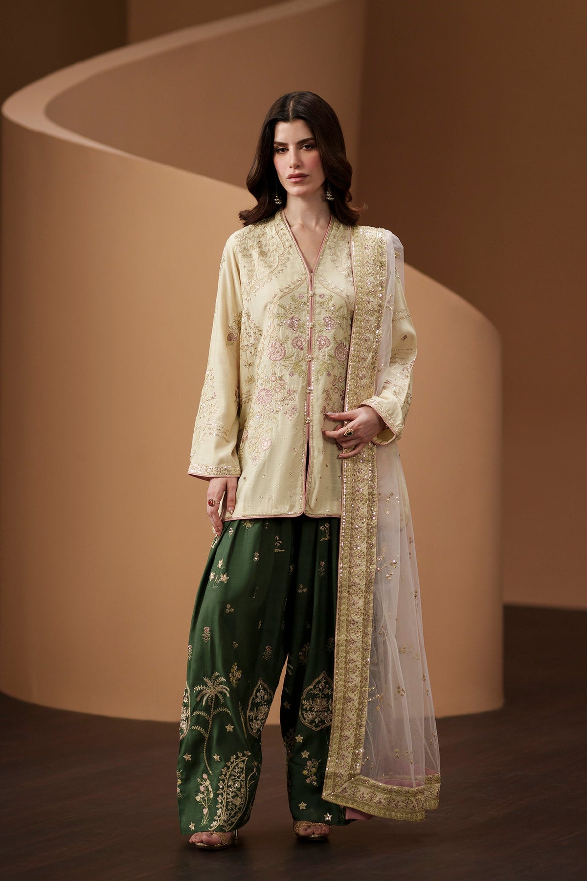 EMBROIDERED SUIT (E1134/104/112)
