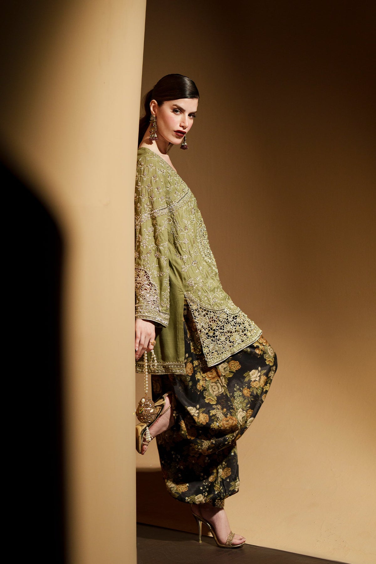 EMBROIDERED SUIT (E1140/104/121)