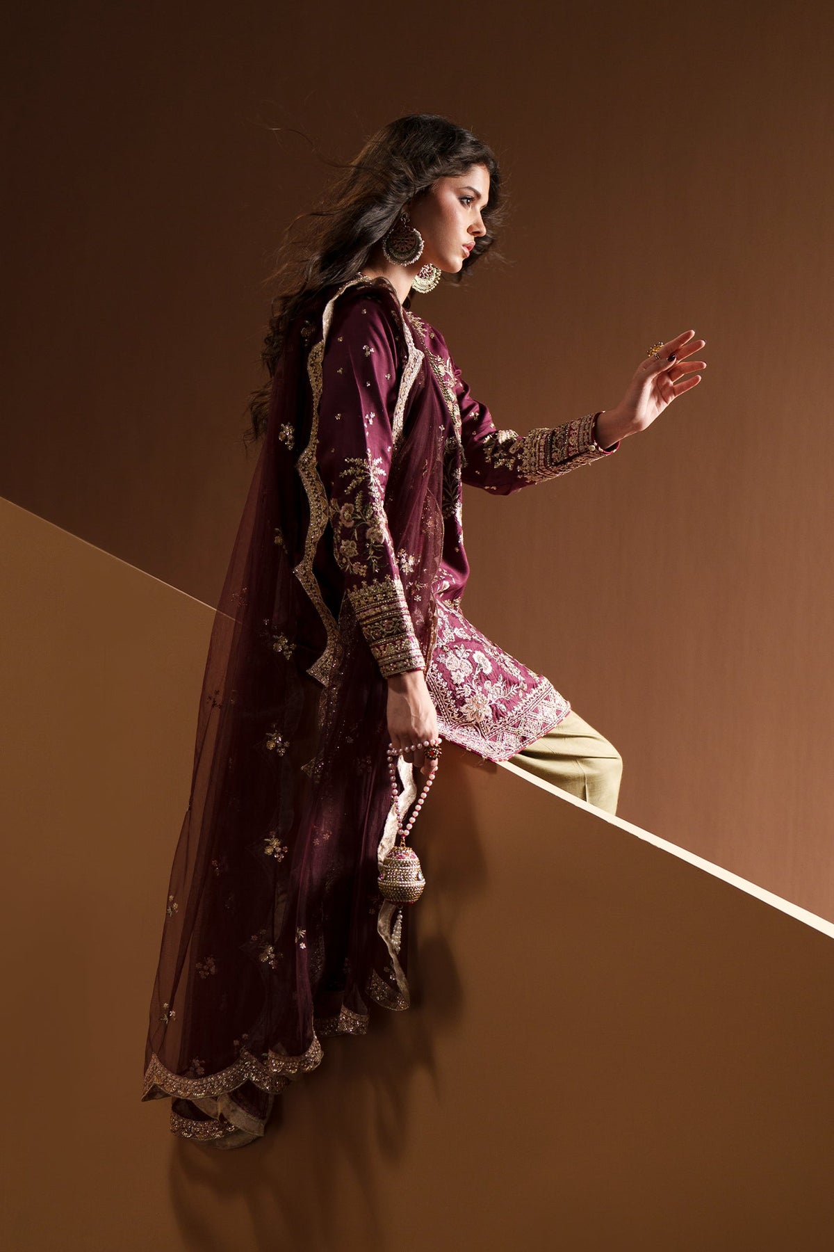 EMBROIDERED SUIT (E1217/104/520)